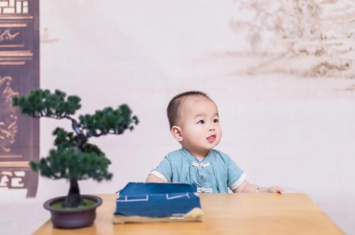 邢台怀孕肚子中间凹两边凸